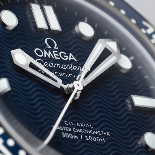 omega-007-edition-dialcloseup-6bb901ae110d218a6a81eb21b350a603 omega-007-edition-dialcloseup-6bb901ae110d218a6a81eb21b350a603