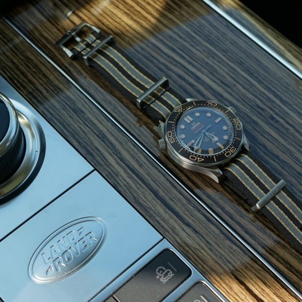 Watch de Luxe Omega 007 car2.jpg